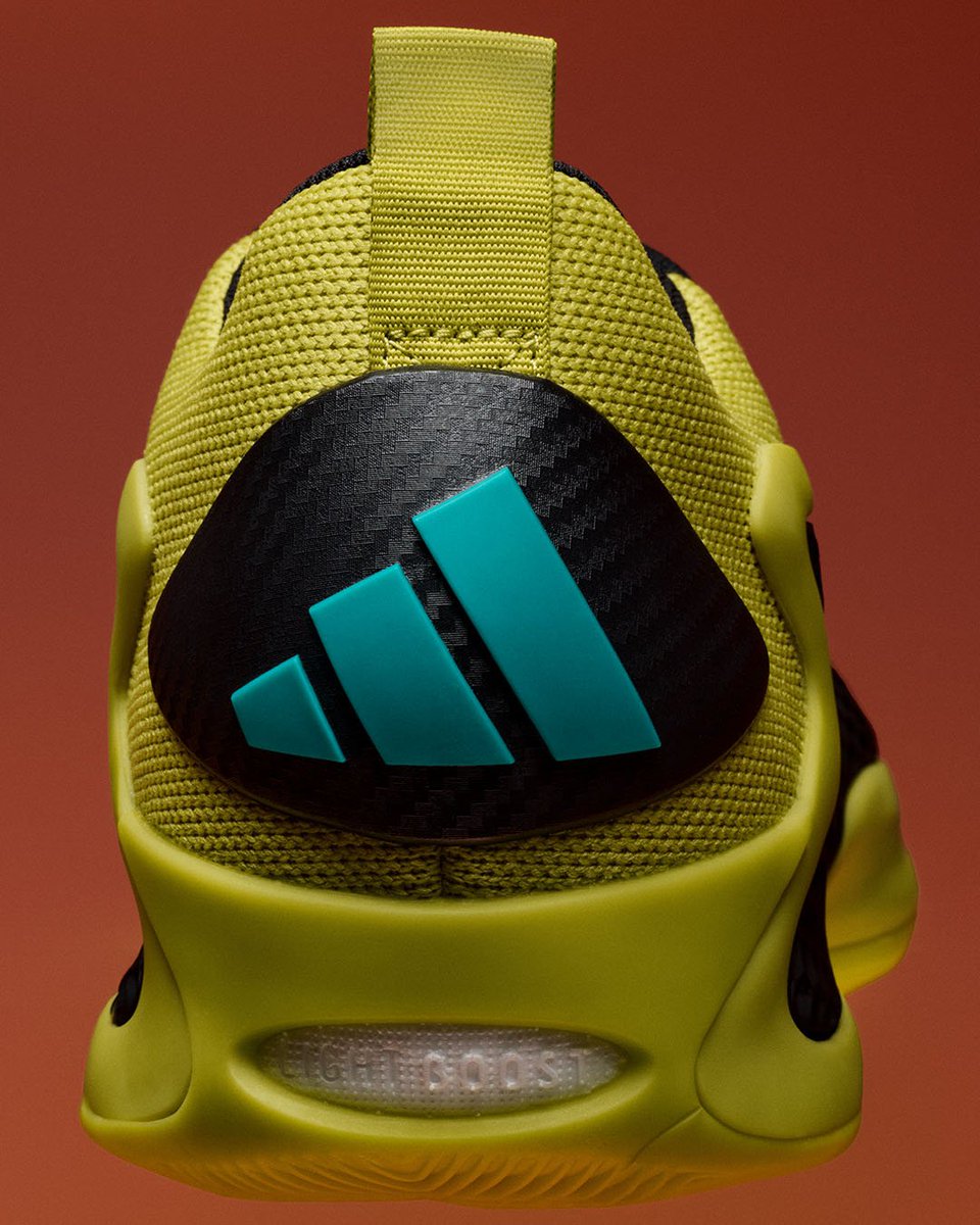 footlocker's tweet image. From the court to the concrete. 🏀
Ant’s signature style stays explosive in the AE 1 Low 'Preloved Lime'. Shop now in-store and online at Foot Locker.
spr.ly/601044VAG