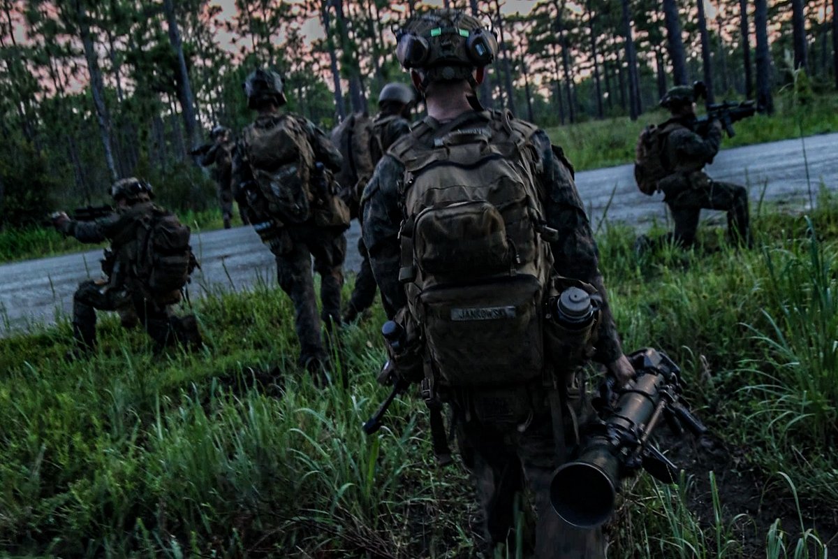 USMC's tweet image. #Marines with @22nd_MEU take part in an amphibious assault in support of Composite Training Unit Exercise (COMPTUEX) on Marine Corps Base Camp Lejeune,.
During COMPTUEX, the Iwo Jima Amphibious Ready Group and 22nd MEU, refine tactics, techniques, and procedures to execute…