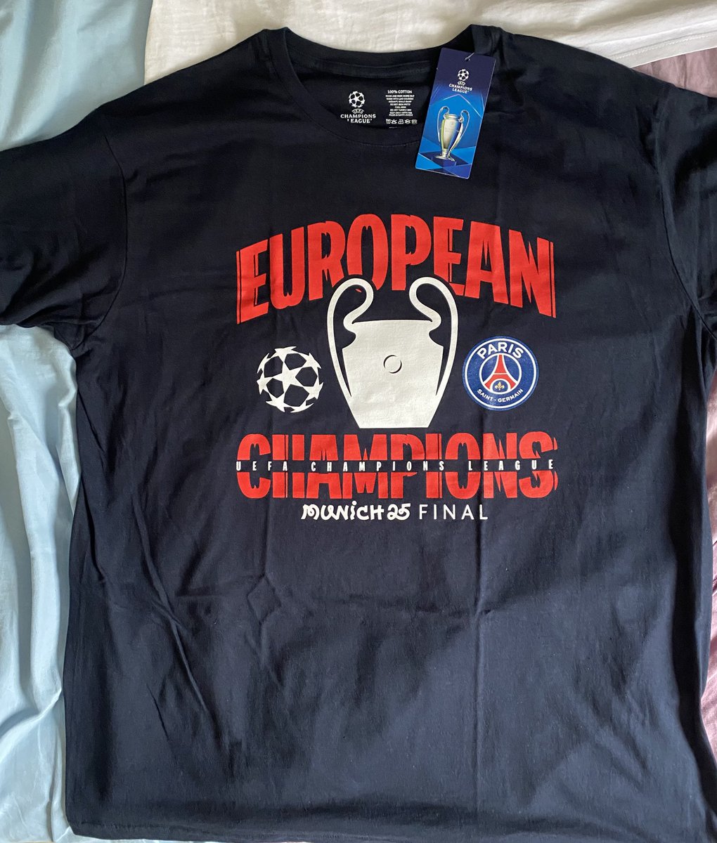 magicdodo67's tweet image. 📦 Livraison spéciale : 
🏆 Champions d’Europe 2025. 
Ça valait le coup d’attendre ! 
Certains diront que ce n’est qu’un t-shirt… Moi je dis que c’est un bout d’Histoire 🔴🔵 #psg #LDC2025  #ParisEstMagique #Munich2025