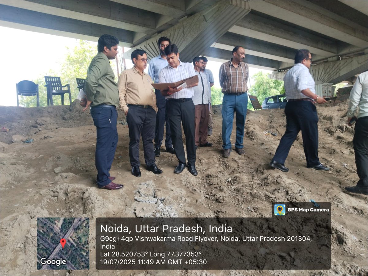 noida_authority's tweet image. आज दिनांक 19.7.2025 नौएडा प्राधिकरण के महाप्रबंधक (जन स्वास्थ्य खंड2 व सिविल) श्री अशोक कुमार अरोड़ा द्वारा नौएडा के विभिन्न सैक्टरों और प्रमुख मार्गों का स्थलीय निरीक्षण किया गया। उनके साथ जन स्वास्थ्य परियोजना अभियंता, वरिष्ठ प्रबंधक (सिविल), प्रबंधक और वर्क सर्किल 8 एवं MS…