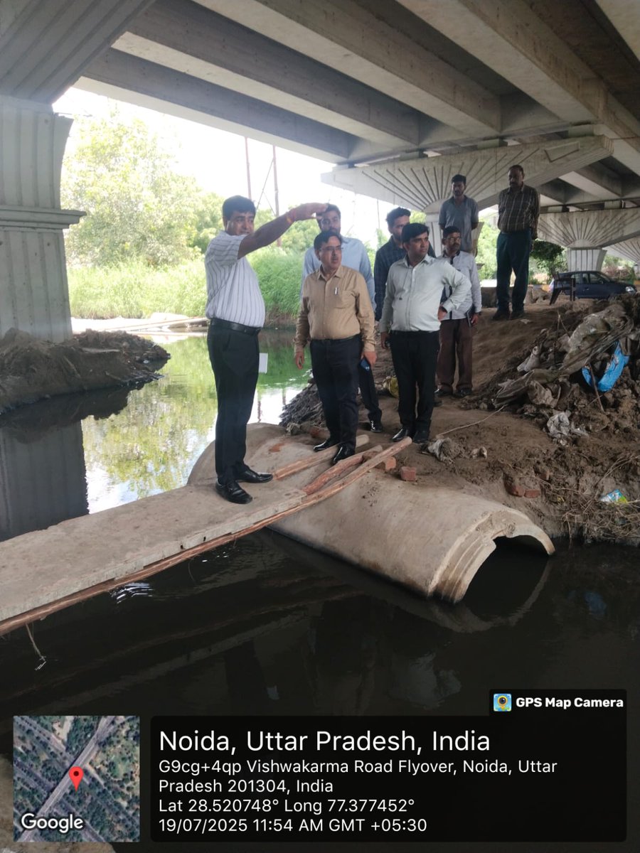 noida_authority's tweet image. आज दिनांक 19.7.2025 नौएडा प्राधिकरण के महाप्रबंधक (जन स्वास्थ्य खंड2 व सिविल) श्री अशोक कुमार अरोड़ा द्वारा नौएडा के विभिन्न सैक्टरों और प्रमुख मार्गों का स्थलीय निरीक्षण किया गया। उनके साथ जन स्वास्थ्य परियोजना अभियंता, वरिष्ठ प्रबंधक (सिविल), प्रबंधक और वर्क सर्किल 8 एवं MS…