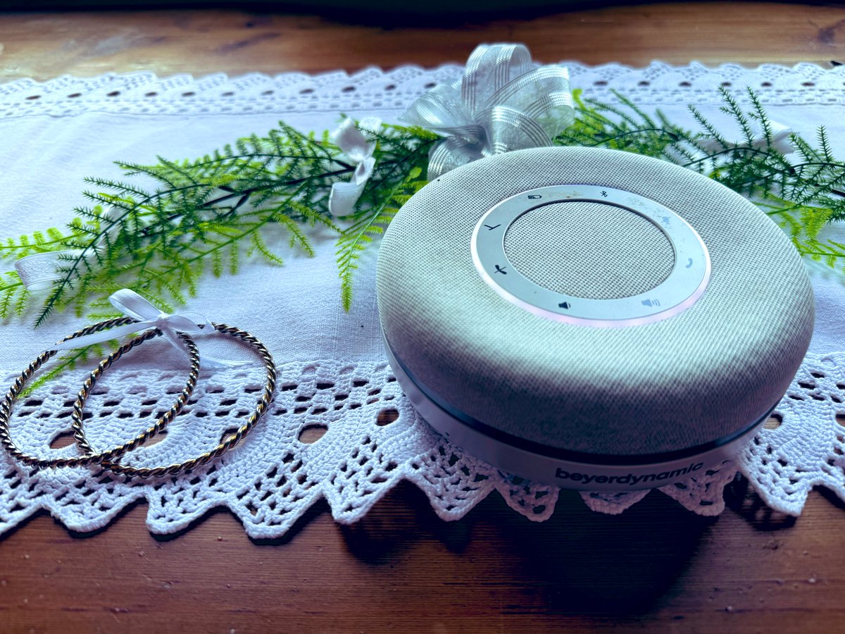 ragnarh's tweet image. Now @beyerdynamic #SpaceMax did an amazing job at today’s wedding- daisy paired of course