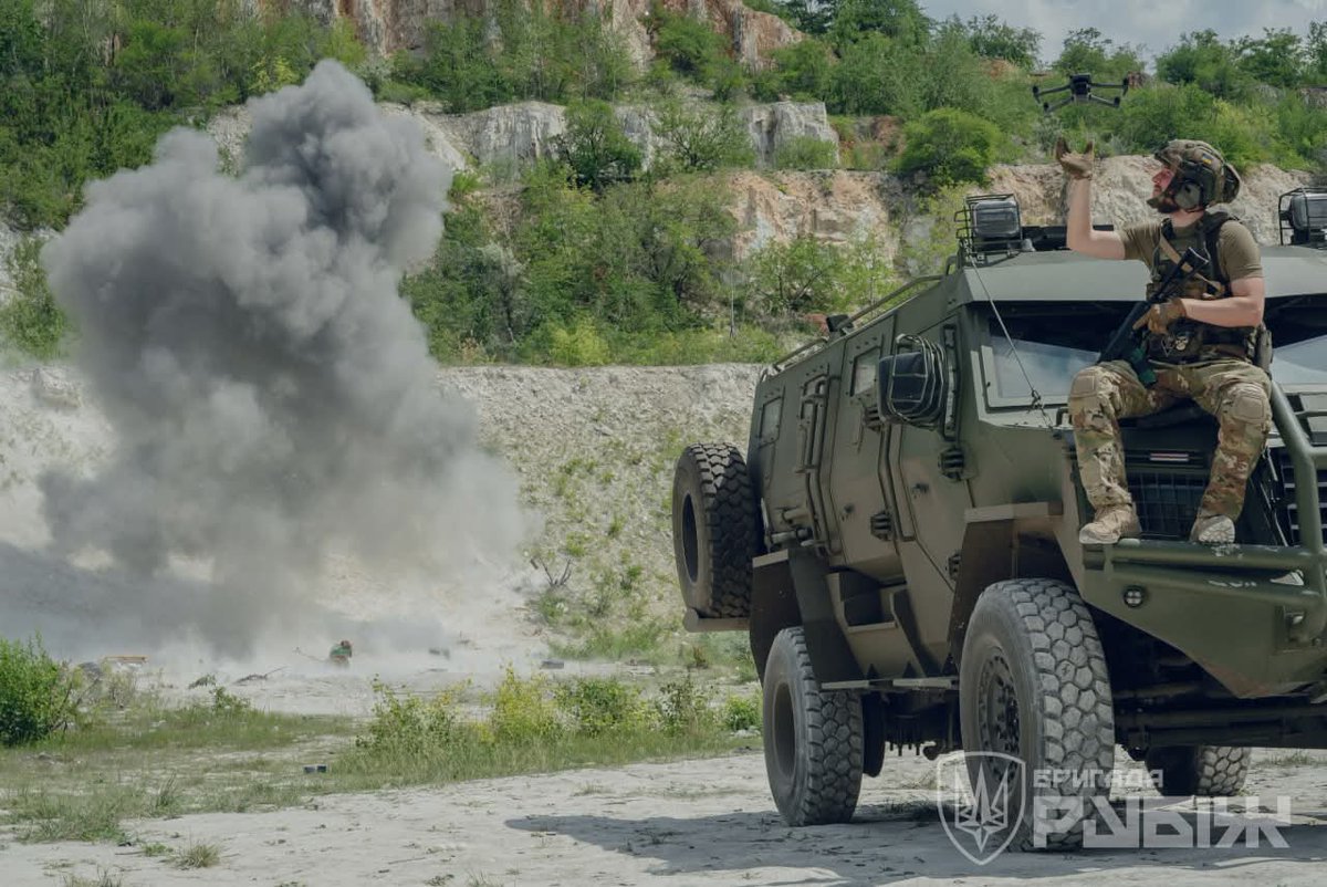 AlexRubizh's tweet image. Everyone knows that in the movies, cool guys don’t look back at explosions.
But the sappers of the "Rubizh" Brigade do things differently—why look back when you can capture the blast in stunning 4K drone footage?
Join the modern warriors of the Border Brigade.
Want to be part…