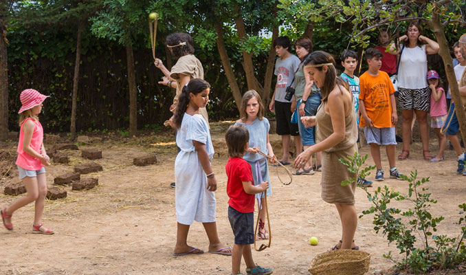 Surtdecasa's tweet image. RECREACIÓ HISTÒRICA | Nova edició del festival Terra Ibèrica, amb quatre dies d'activitats diverses i per a totes les edats: tallers, visites, activitats infantils, recreacions...
👉 Del 24 al 27 de juliol
✔️ 4gft.short.gy/l6ctn9
📍 Calafell (Calafell Històric)