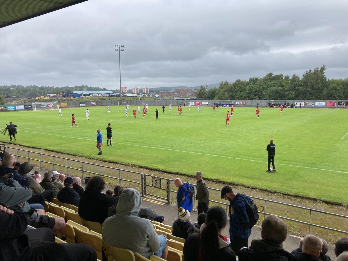StuartLewis66's tweet image. No #Gills for me today as it’s a birthday weekend in Scotland 🏴
Football fix courtesy of @Dumbartonfc v @officialdafc
Obviously I purchased a programme! 😁#PremierSportsCup