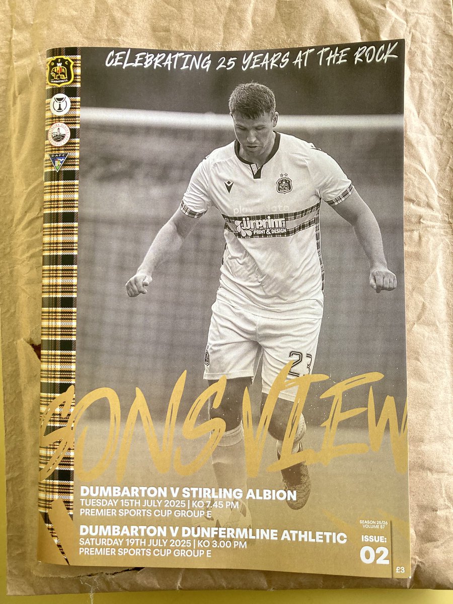 StuartLewis66's tweet image. No #Gills for me today as it’s a birthday weekend in Scotland 🏴
Football fix courtesy of @Dumbartonfc v @officialdafc
Obviously I purchased a programme! 😁#PremierSportsCup