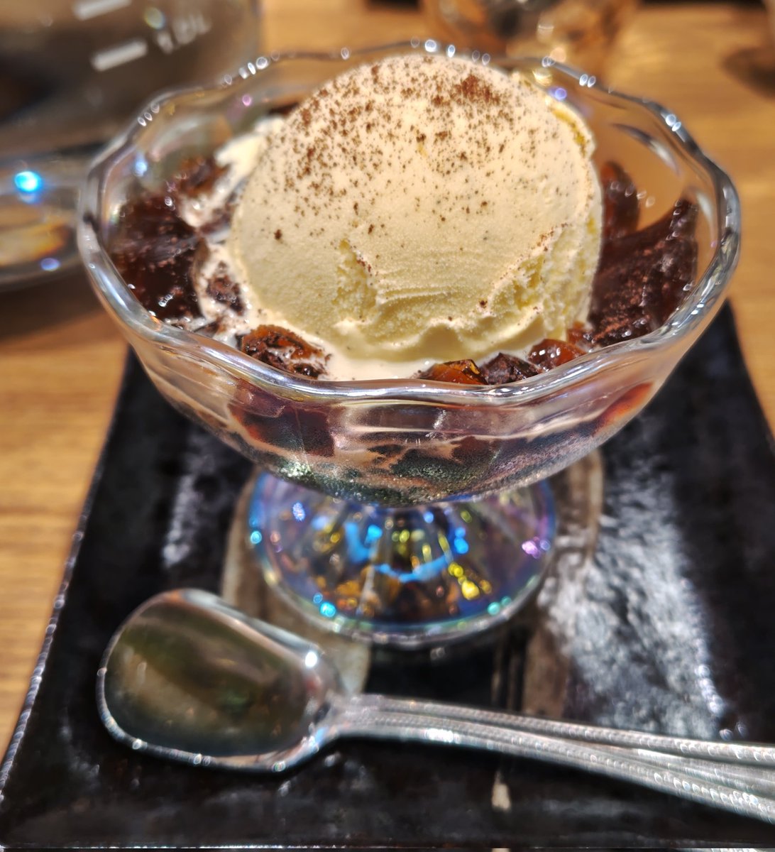 今日は皆とご飯でした〜！肉肉肉からの珈琲ゼリー
楽しい時間でした🥰