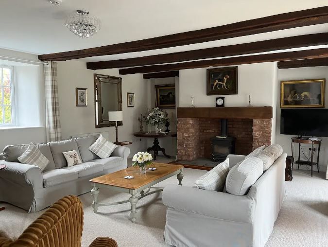 TheHolidayCots's tweet image. 🌿 Charming Country Escape at Curdon Mill 🏡

Whether it's curling up with a book, enjoying scenic walks, or simply unwinding in tranquil surroundings, this charming cottage provides the ideal base for a countryside retreat.

🛏️ Sleeps 1-8
theholidaycottages.co.uk/somerset/17441

#RuralRetreat