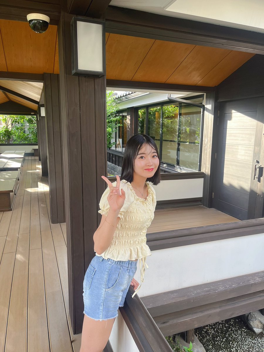 今日はくるとありさちゃんと温泉に行ったよ！おとがこの前急に行きたいって言ったら一緒に行ってくれた！友達と温泉初めてでめっちゃ楽しかった！コーヒー牛乳も飲んだ🐮☕️夜ご飯は麻辣湯を食べたよ！辛かった🥵夏休み遊ぶ約束もした！ちょ〜楽しかった！2人ともだいすき💕😘