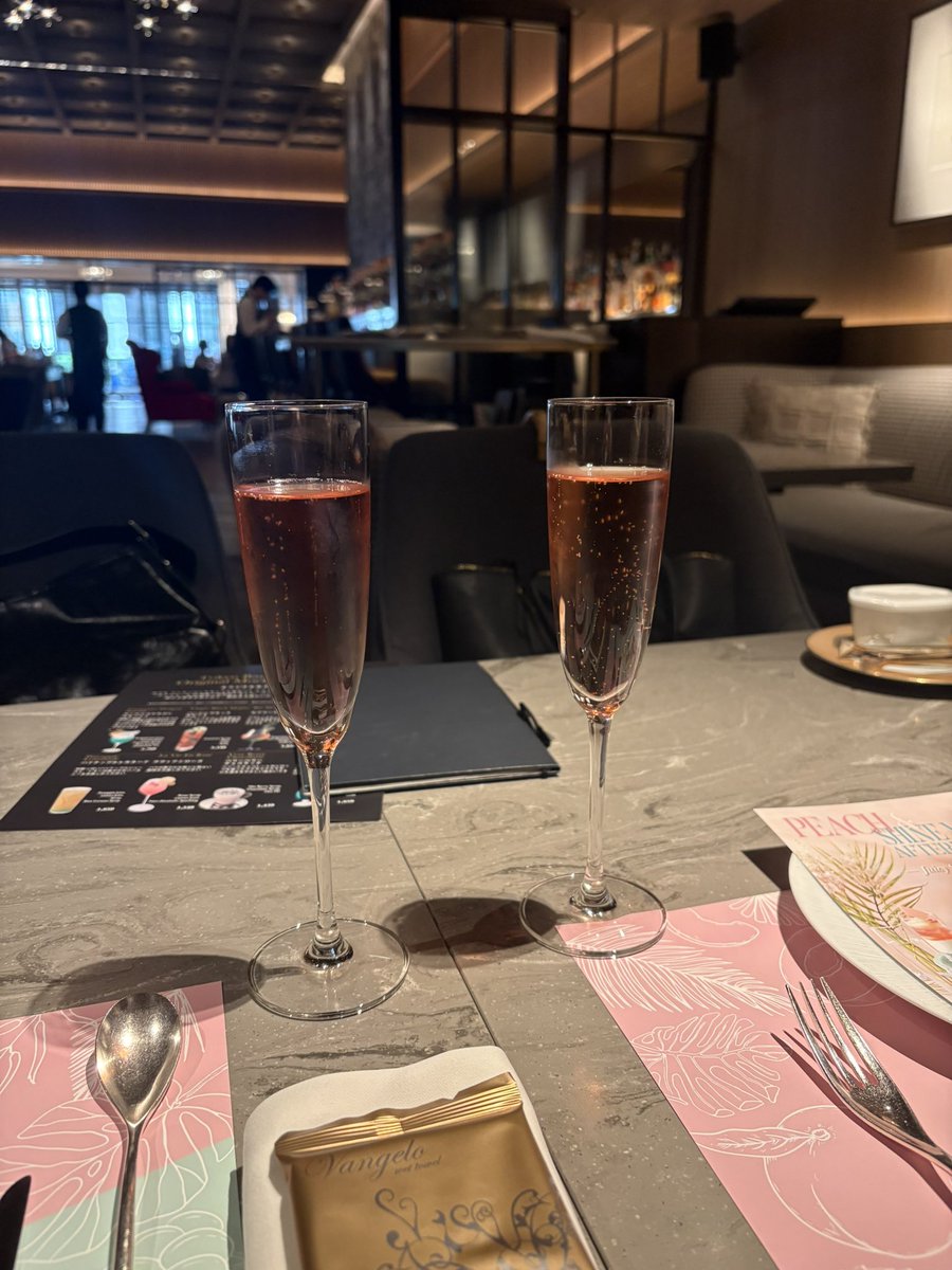 kogirin_oo's tweet image. モモさんとアフターヌーンティー🍑✨
初めて行ったけどすごいキラキラしてて美味しかった🥹

イベントも2件一緒に回れて最高でした！
また行きたいです🙌