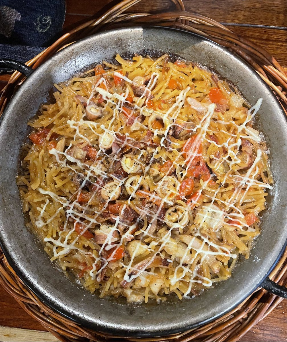 明日です！音楽聴いてスペイン料理食べてフリマでお買い物！
皆さん気軽にお立ち寄りください。場所は阪急三国駅徒歩約10分のエルナージです。僕の最近のオススメはパスタ版パエリア、フィデウアです！来たら食べてみてください。

tabelog.com/osaka/A2701/A2…