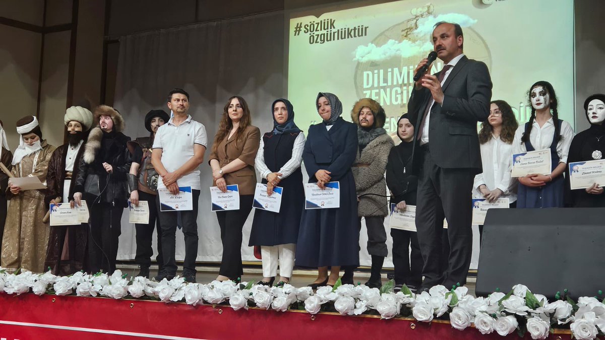 DİLİMİZİN ZENGİNLİKLERİ PROJESİ YIL SONU SERGİSİ VE İL PROGRAMI💫
İl Milli Eğitim Müdürümüz Sn. Hasan UYGUN,#DilimizinZenginlikleri Projesi yıl sonu etkinlikleri kapsamında hazırlanan İl Programında  ödül töreninde öğrenci ve öğretmenlerimize belgelerini takdim etti.
<a href="/tcmeb/">Millî Eğitim Bakanlığı</a>