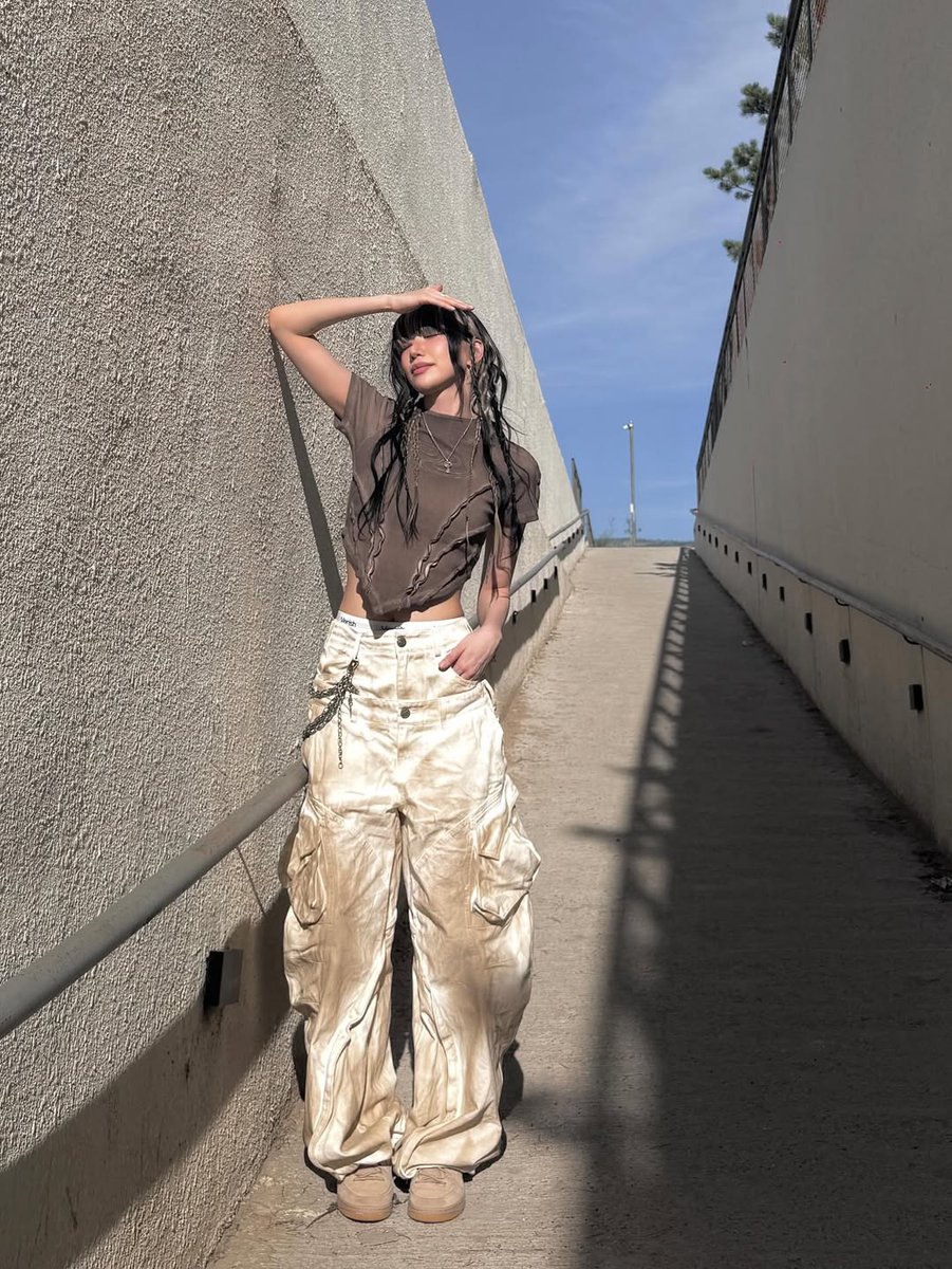 pikoocrunch's tweet image. Need to see bada lee to be a runway model for androgynous clothing.. SHE'S SO FINE!!ยก11!!!!