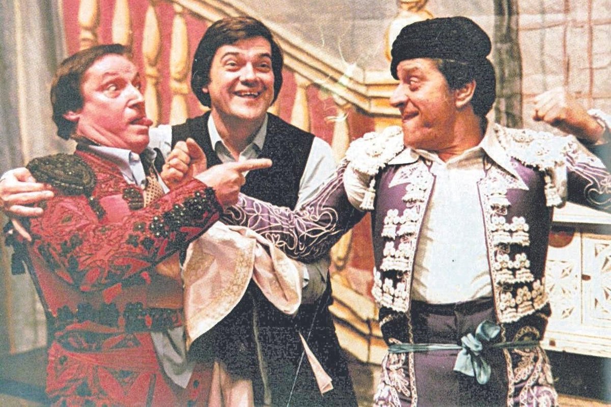 Josele, nos deja para juntarse con su amigo Paco Gandía. Se llevan su humor y  Sevillismo al tener anillo.
DEP