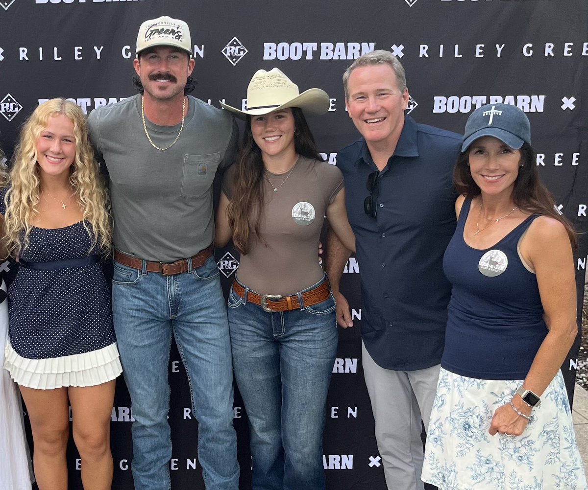JonHusted's tweet image. Amazing Hometown Heroes show last night in Kettering = Riley Green + Family celebrating those who serve our nation at Wright Patterson Air Force Base. Ohio aspires to be the most military friendly state in the nation.