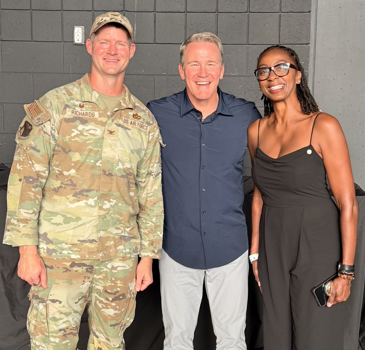 JonHusted's tweet image. Amazing Hometown Heroes show last night in Kettering = Riley Green + Family celebrating those who serve our nation at Wright Patterson Air Force Base. Ohio aspires to be the most military friendly state in the nation.