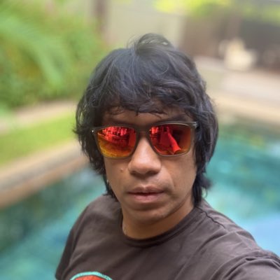parthaskar's tweet image. #NewProfilePic
Holidays?
Deserves a new pic
And who doesnโt like a selfie
And some shades ๐