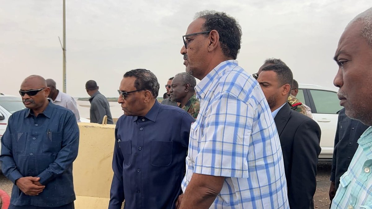 hashsudan's tweet photo. رئيس مجلس الوزراء كامل إدريس يتفقد جسر الحلفايا ومحطة مياه الخرطوم بحري https://t.co/0rLUO1ndR6