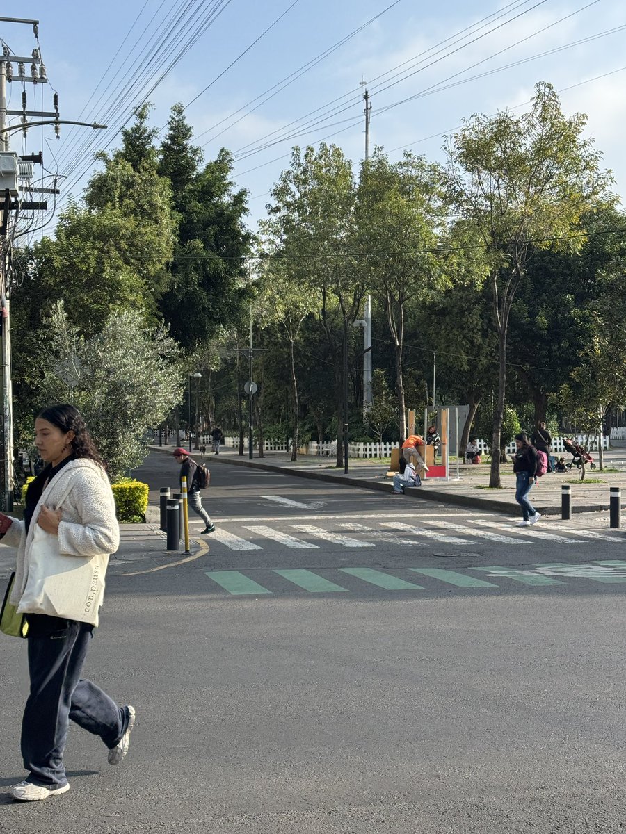 Una vecina nos avisa que se está montando un puesto de activación sobre calle Morelia y Álvaro Obregón

Querida alcaldesa <a href="/AlessandraRdlv/">Alessandra Rojo de la Vega</a> y <a href="/erikayazminrg/">ErikaRg</a> nos apoyan al retiro por favor 🙏🏼 

Non tianguis ni puestos en parques 🙏🏼

<a href="/RomaNorte2/">Roma Norte II</a> <a href="/pzaluiscabrera/">Plaza Luis Cabrera</a> <a href="/Conpuroamo90224/">Sandra Estrada</a>