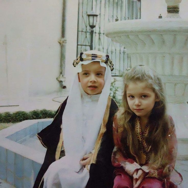 Iraqi children in traditional dress 🇮🇶