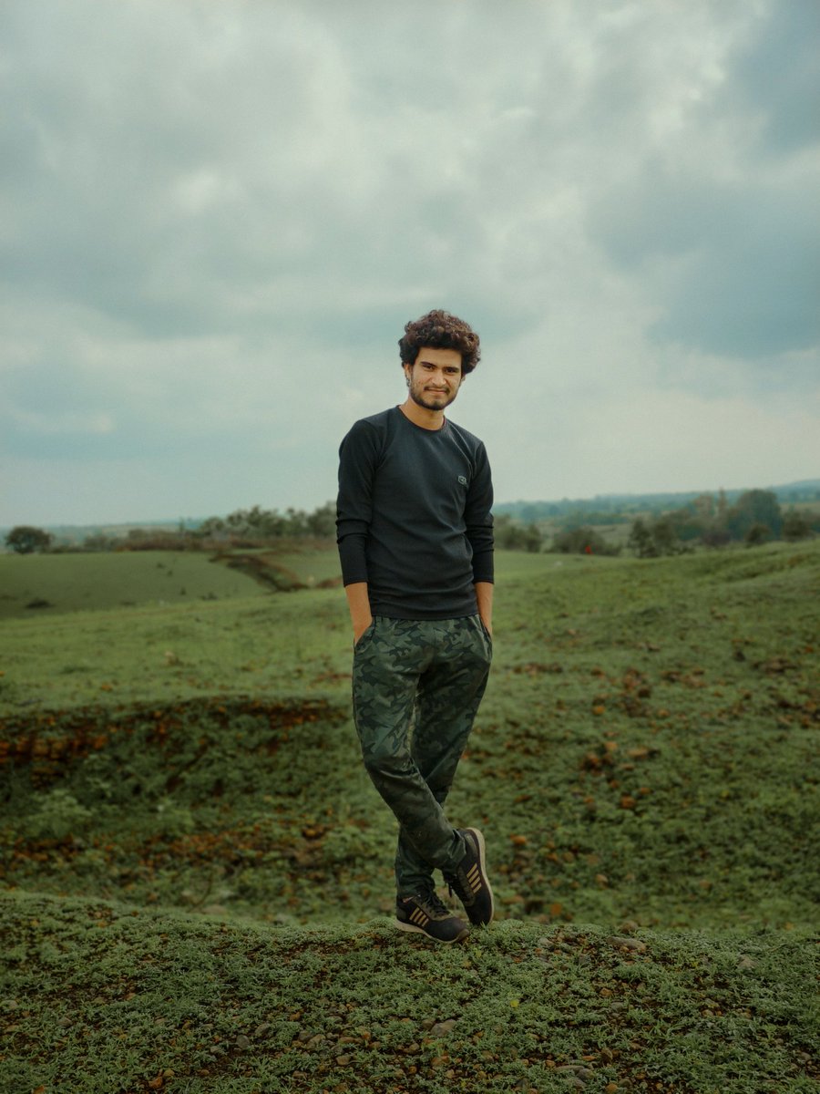 Krishna52567238's tweet image. krishnarraghu_official &quot;Lost in the moment, finding pieces of myself in the wild.

#WanderVibes #MoodyDays #NatureWalks #LostInThoughts

#MinimalMood #RawFrames #SolitudeScenes
#CloudyVibes
#MensStyle #OutdoorsUnfiltered #krishnaraghuwanshi
#saatparinde