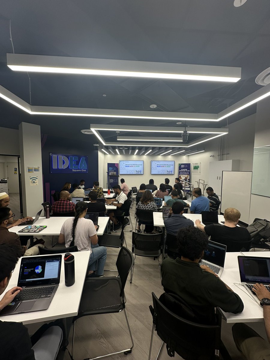rishabincloud's tweet image. ready to kick off my AI workshop at GDG Mississauga!