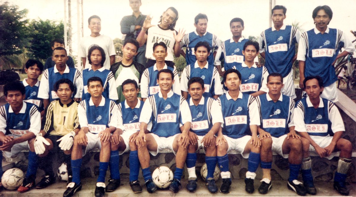 inspirasi dari arsip jersey tim Putra Mandala tahun 1997 :)