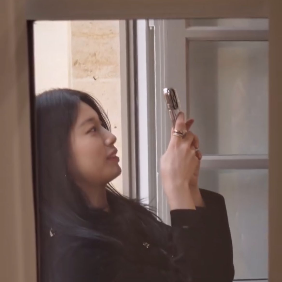 Suzynin telefonunu ele geçirmek istiyorum