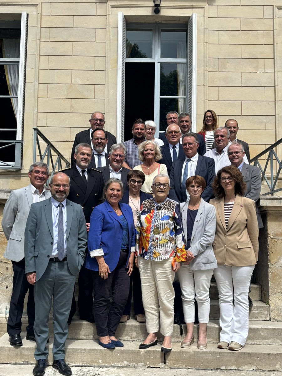 FrancoiseGatel's tweet image. 🔙 Retour en images et en articles sur mon déplacement dans le Calvados, 43ème département de mon "Tour de France ruralités".
📺 france3-regions.franceinfo.fr/normandie/calv…
1️⃣ A Blangy-le-Château, honneur d'une rencontre avec la famille de M. Arnaud GARCIA, agent de l’administration pénitentiaire…
