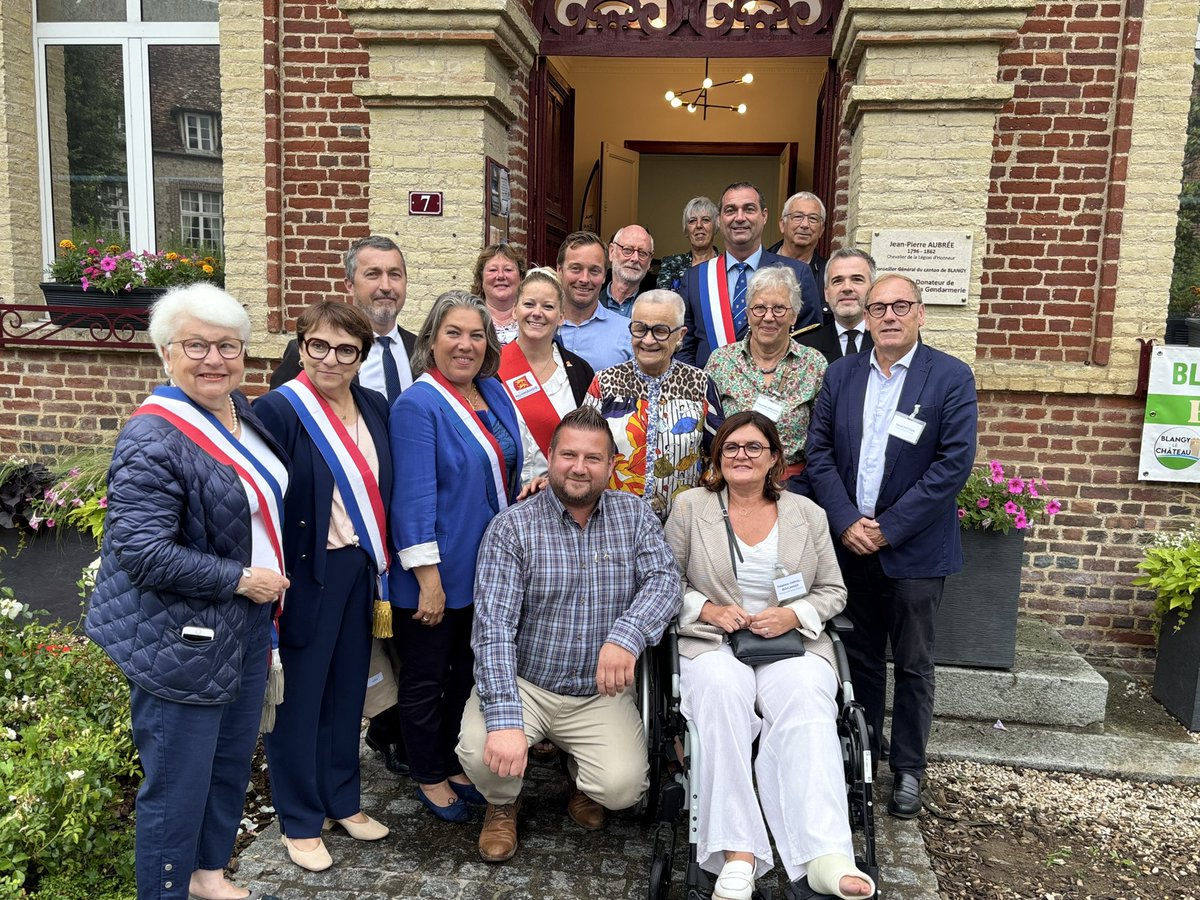 FrancoiseGatel's tweet image. 🔙 Retour en images et en articles sur mon déplacement dans le Calvados, 43ème département de mon "Tour de France ruralités".
📺 france3-regions.franceinfo.fr/normandie/calv…
1️⃣ A Blangy-le-Château, honneur d'une rencontre avec la famille de M. Arnaud GARCIA, agent de l’administration pénitentiaire…