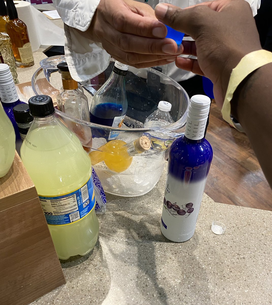 flyboiidotcom's tweet image. Celebrating @tarajiphenson & the release of her new wine brand! 🍷
Thank you for having me!!!!!
(Never opening this bottle btw lol)