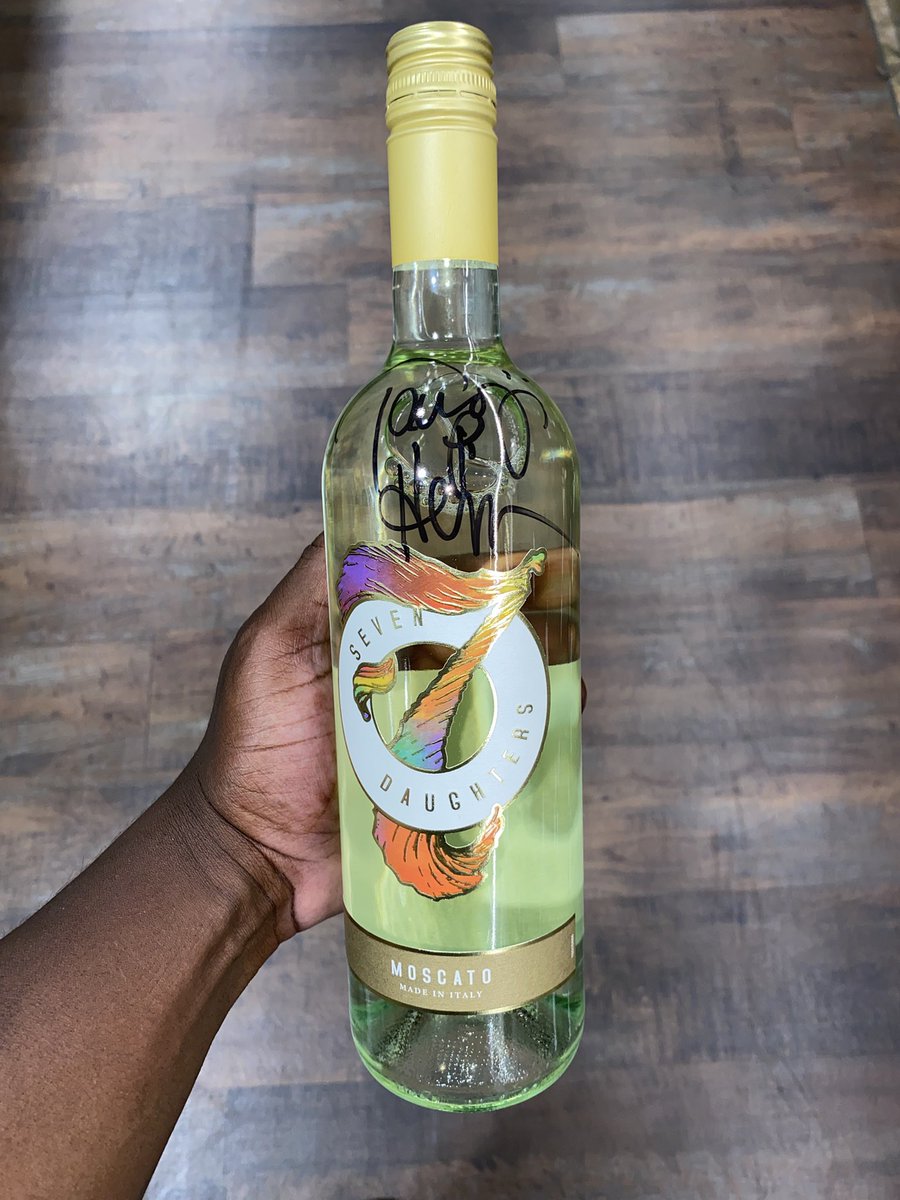 flyboiidotcom's tweet image. Celebrating @tarajiphenson & the release of her new wine brand! 🍷
Thank you for having me!!!!!
(Never opening this bottle btw lol)