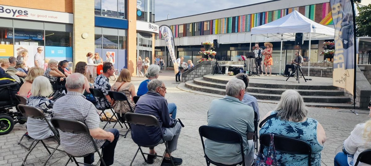 broxtoweindys's tweet image. Our simple free music for the masses - every Friday night at 6pm
Start the weekend or to End the week, we think more councils should provide a little bit of joy and community connection ❤️