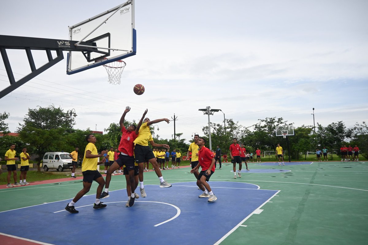 SSAPOfficial's tweet image. Full-court drama, electrifying plays, roaring support! The Inter House Basketball Tournament ends with new legends: Girls:Cariappa &amp;amp;Vijayanta Junior Cat.Pinaka &amp;amp; Senior Cat.Manekshaw. Pride,sweat, and house glory sealed with every shot.#SainikSchoolAmbikapur #SainikSchoolsSociety