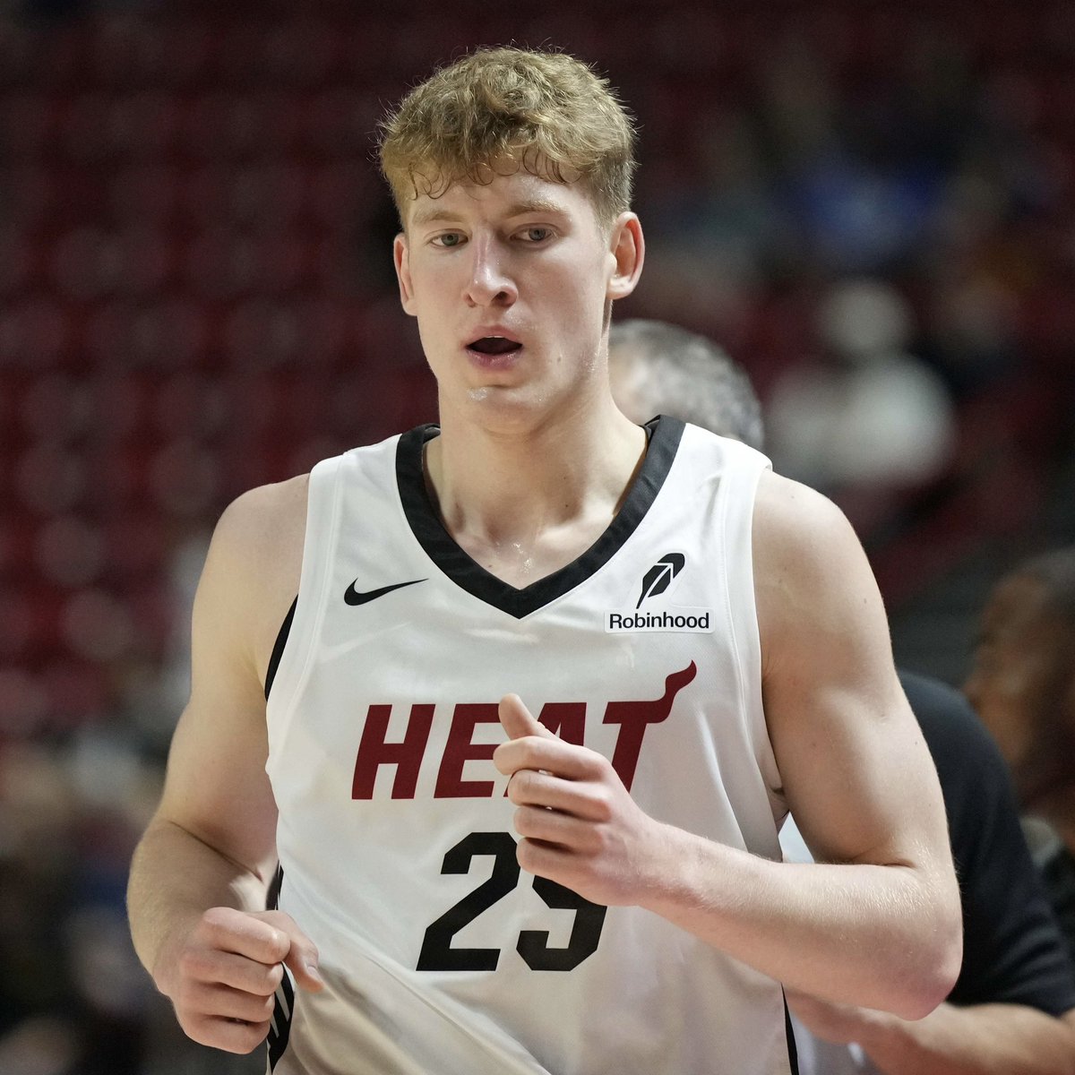 HeatvsHaters's tweet image. Kasparas Jakucionis’ Vegas Summer League stats:
• 15.0 PPG
• 3.7 RPG
• 3.0 APG
• 1.7 SPG
• 45% FG
• 35% 3P
Thoughts on his showing?