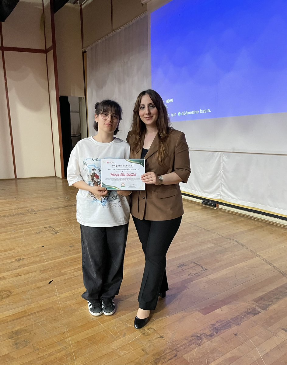 #DilimizinZenginlikleriProjesi kapsamında il geneli düzenlenen Tişört Tasarım Yarışması’nda İl derecesi alan öğrencimiz Hacer Ela GEDİKLİ Trabzon Milli Eğitim Müdürlüğü tarafından ödüllendirildi.
<a href="/tcmeb/">Millî Eğitim Bakanlığı</a> <a href="/Yusuf__Tekin/">Yusuf Tekin</a> <a href="/Trabzon_MEM/">Trabzon İl Milli Eğitim Müdürlüğü</a> <a href="/TrabzonArge/">TrabzonArge</a> <a href="/AkcaabatIlceMEM/">Akçaabat İlçe Milli Eğitim Müdürlüğü</a> <a href="/hasan_uygun91/">hasan uygun</a>