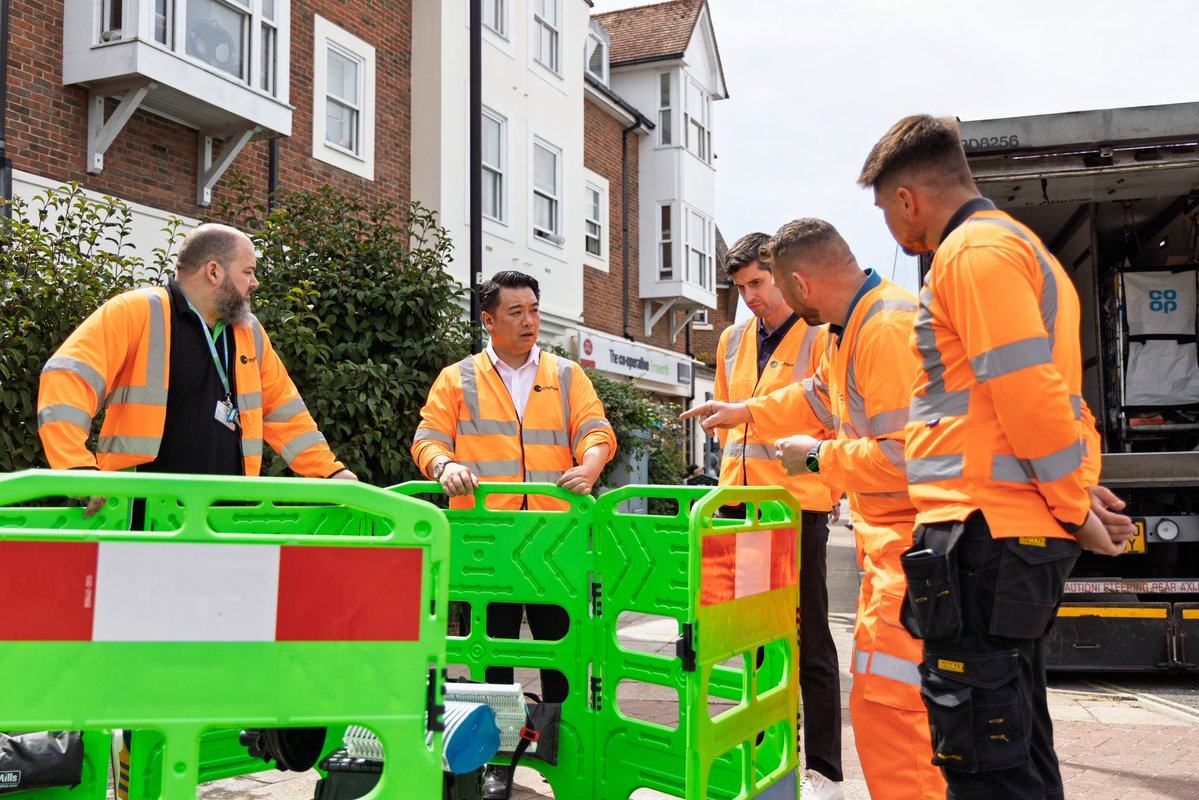AlanMakMP's tweet image. Great to join engineers installing high speed full fibre broadband in #Emsworth and across the #Havant Constituency.
I've been campaigning for better broadband for our area for many years and helped secure investment from the last Conservative government for this work.