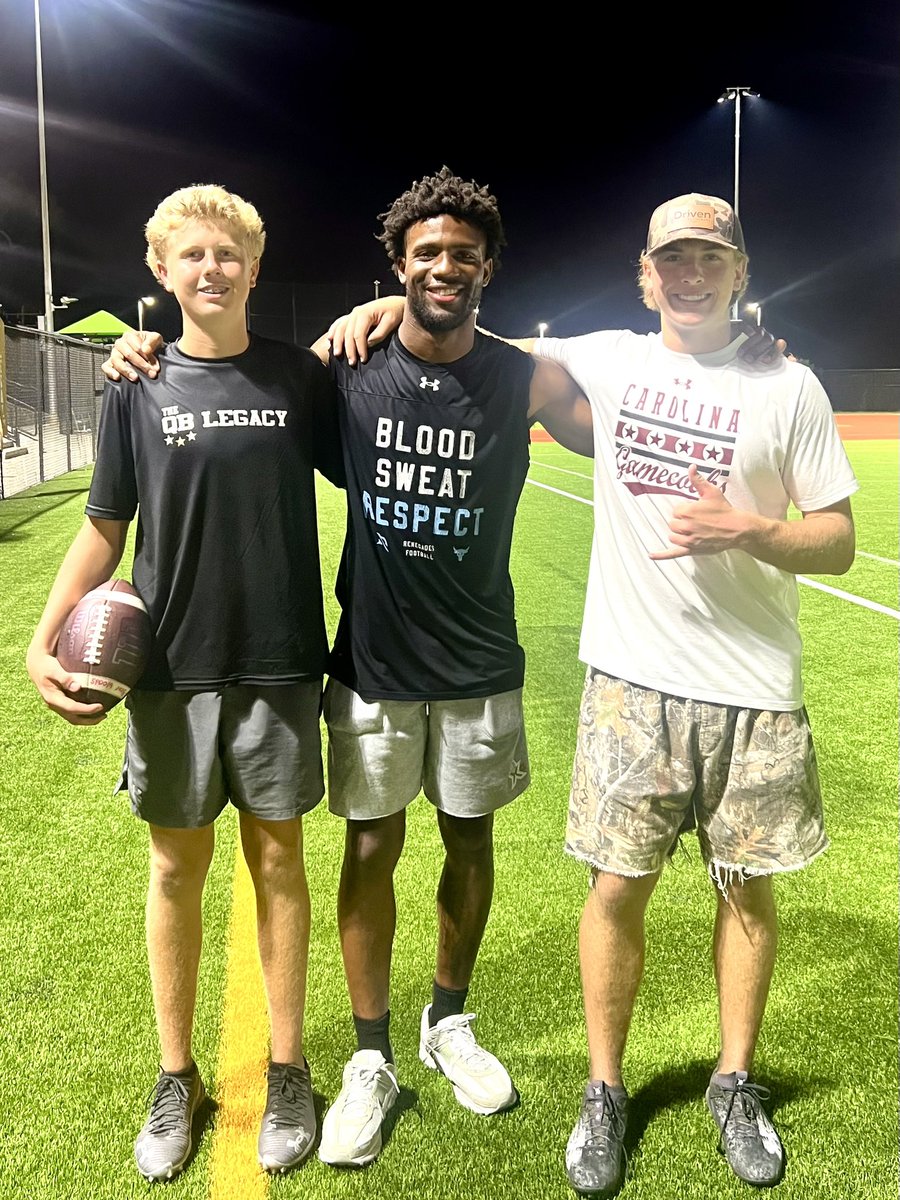 Getting work in this wkend! 🏈
<a href="/LegacyQb/">THE QB LEGACY 💫</a> <a href="/KellyB125/">Kelly Bryant</a> <a href="/WoodsCutter/">Cutter Woods</a>