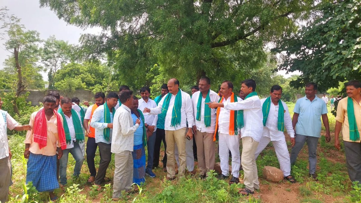 రంగారెడ్డి రూరల్ జిల్లా మొయినాబాద్ మున్సిపాలిటీ పరిధిలోని ఎనికేపల్లి లో గత ఆరు దశాబ్దాలుగా భూముల రెవిన్యూ సిస్తులు చెల్లిస్తూ సాగు చేసుకుంటున్న దళితుల నుండి ప్రభుత్వమే భూములు గుంజుకోవాలని చూడటం దుర్మార్గం. సాగు యోగ్యంగా లేని భూములను తాతలుతండ్రులు రాళ్లు రప్పలు తొలగించి శ్రమచేసి