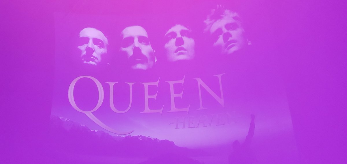 ほんとに楽しかったのですが、題名HEAVENだし、made in heavenからの曲が多いとか、天国っぽい映像とか、地球なき後の別の惑星？みたいな感じとかあって、なんか死生観みたいなことを考えてしまいました。
楽しいのと悲しいのがぐるぐるしてて、引きずられ過ぎ😭
全体的には楽しんだんですけどね😆💕