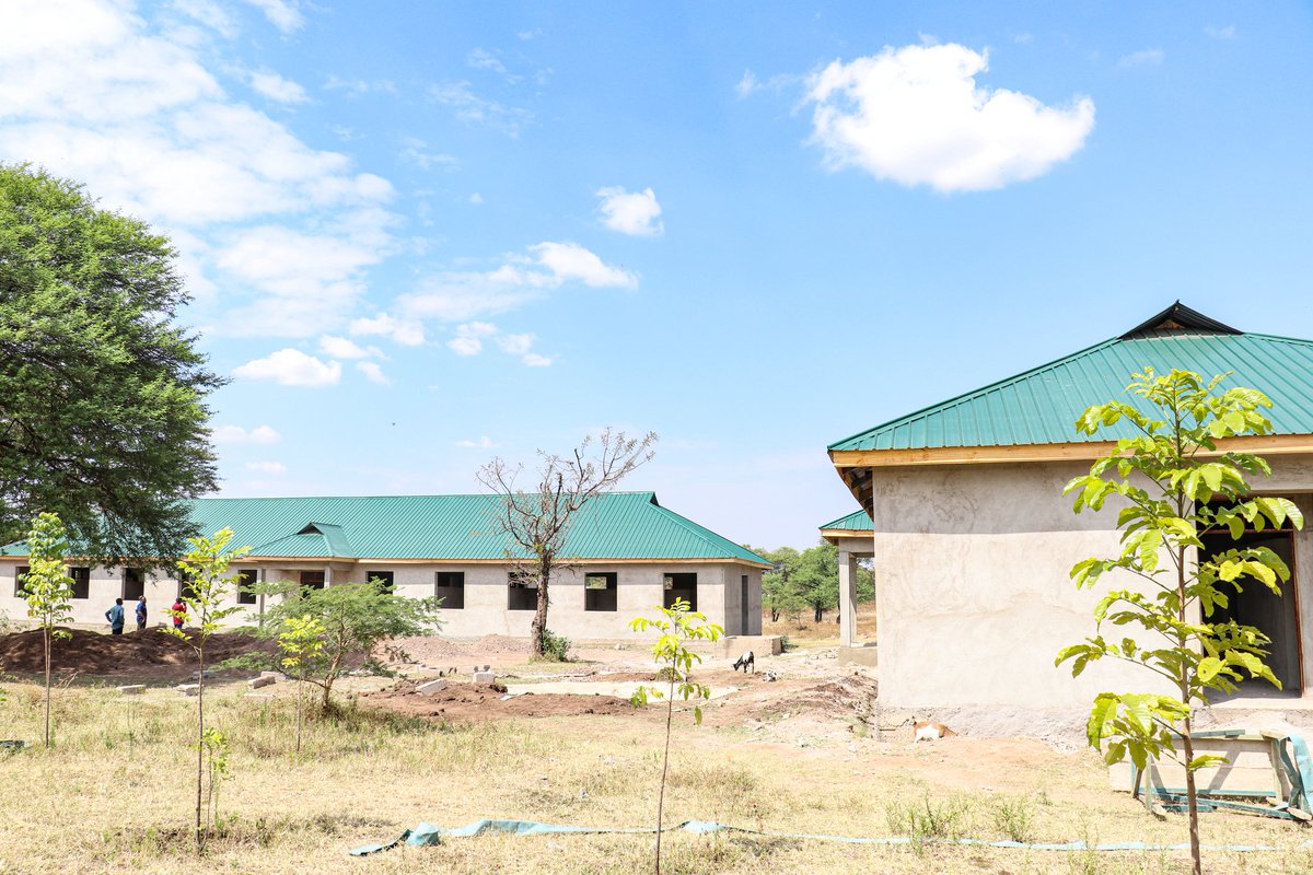 BariadiDC's tweet image. 🏫 Bweni la Nkololo Sekondari
Ujenzi umefikia 86%.
💰 Tumepokea Mil. 165.5
🔧 Zimetumika Mil. 142.7
💵 Zimebaki Mil. 22.8
Hatua ya sasa: Upakaji rangi

Mradi huu unafadhiliwa na TASAF kupitia OPEC Fund.
#BariadiDC #TASAF #ElimuKwanza #Maendeleo