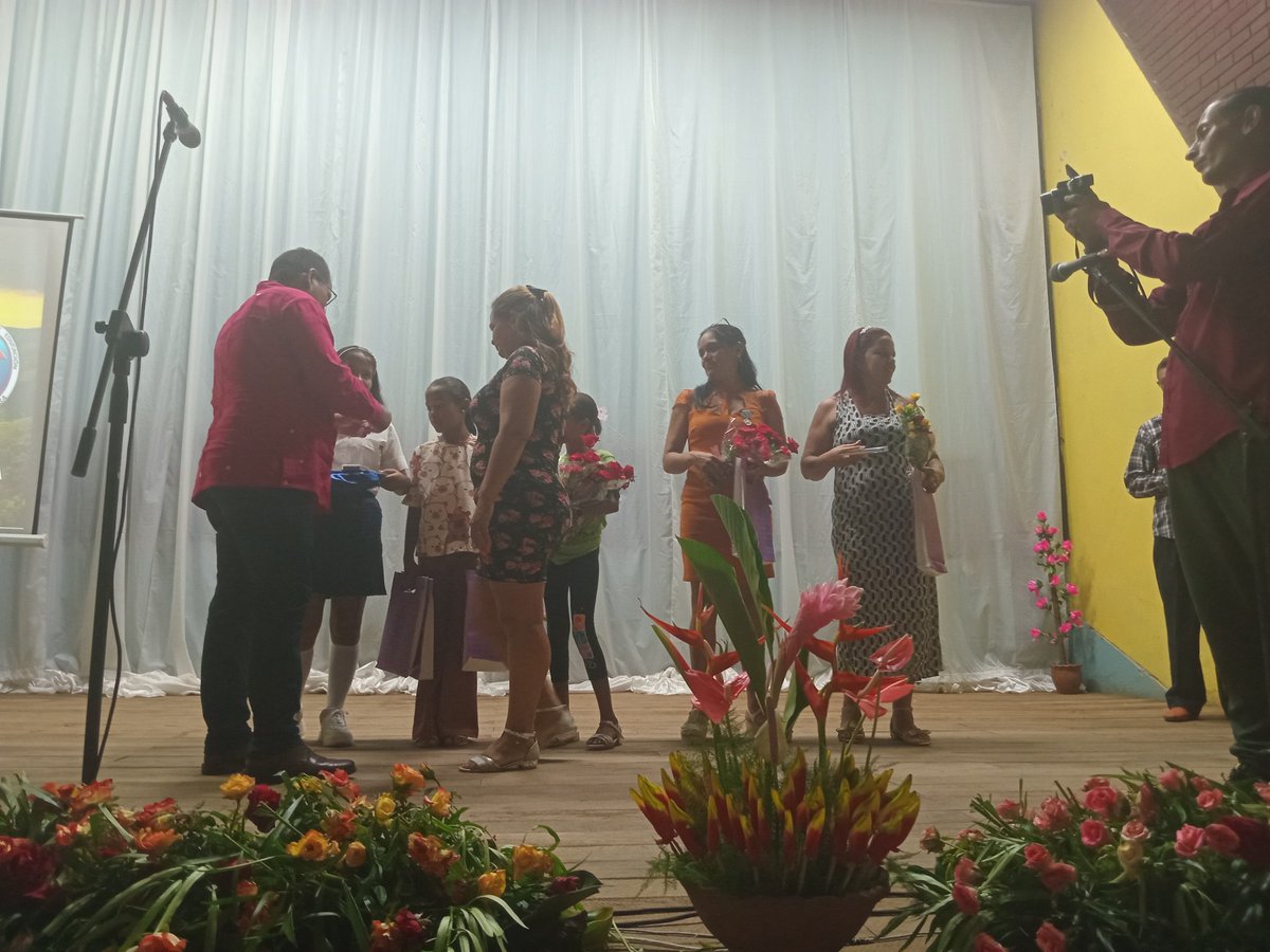 Songo La Maya se enorgullece de ser cede del acto provincial de cierre del curso escolar 2024-2025 <a href="/CubaMined/">MINED</a> <a href="/DiazCanelB/">Miguel Díaz-Canel Bermúdez</a> <a href="/naimatrujillob/">Naima Ariatne Trujillo Barreto</a> <a href="/RaulSamon/">Raúl Samón Soto</a>