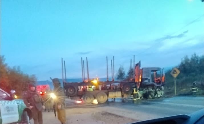 Informate111's tweet image. 🆘ATENTADO #COLLIPULLI SECTOR SANTA ELENA
#Atentado #AraucaniaAbandonada #GobierDeInutiles #gobiernosinrespuestas #ChilePaisAnticomunista