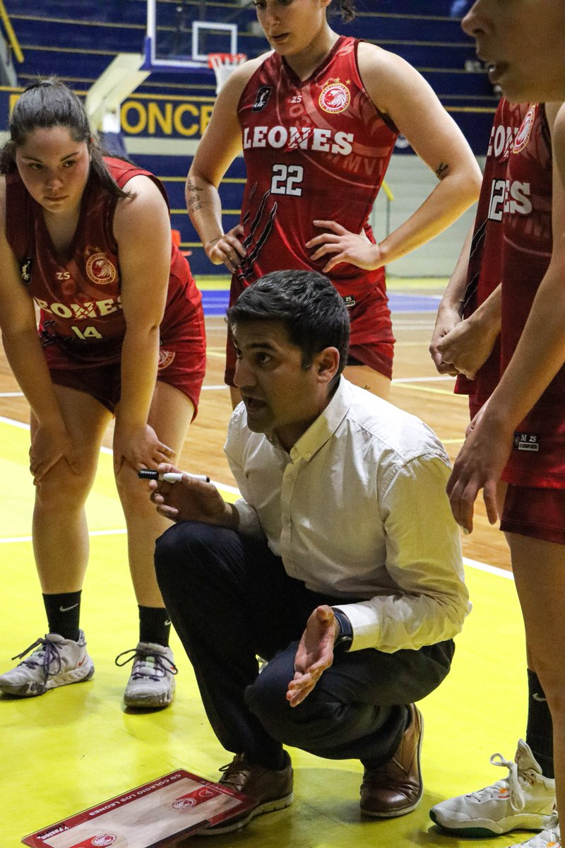 CDCLosLeones's tweet image. 🫡🐾 ¡GRACIAS, ÁLVARO!
Se despide de la manada Álvaro Chacón, head coach del equipo femenino y asistente del plantel masculino durante el último año.
🏀 Con ambos equipos alcanzó una final, dejando su sello de entrega, profesionalismo y pasión.
¡Éxito en lo que viene, Profe!