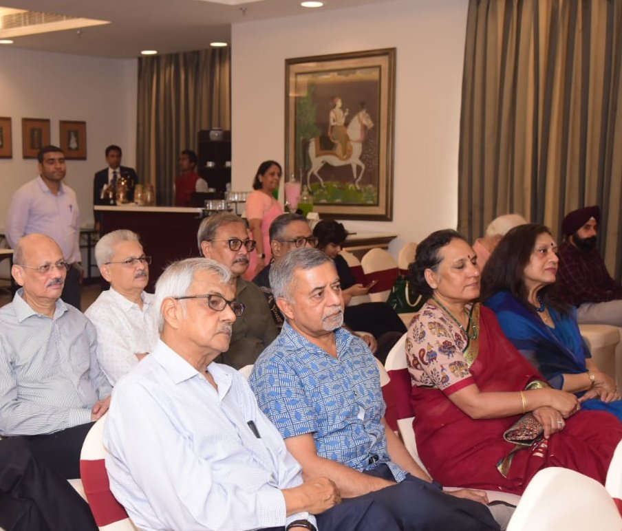 Celebrated author Vishwas Patil was in an engaging conversation with Dr. A.P. Maheswari at #TheWriteCircle session in Lucknow, exploring literature, history, and the writer’s world.

This session was hosted by Prabha Khaitan Foundation in association with B.P. Halwasiya