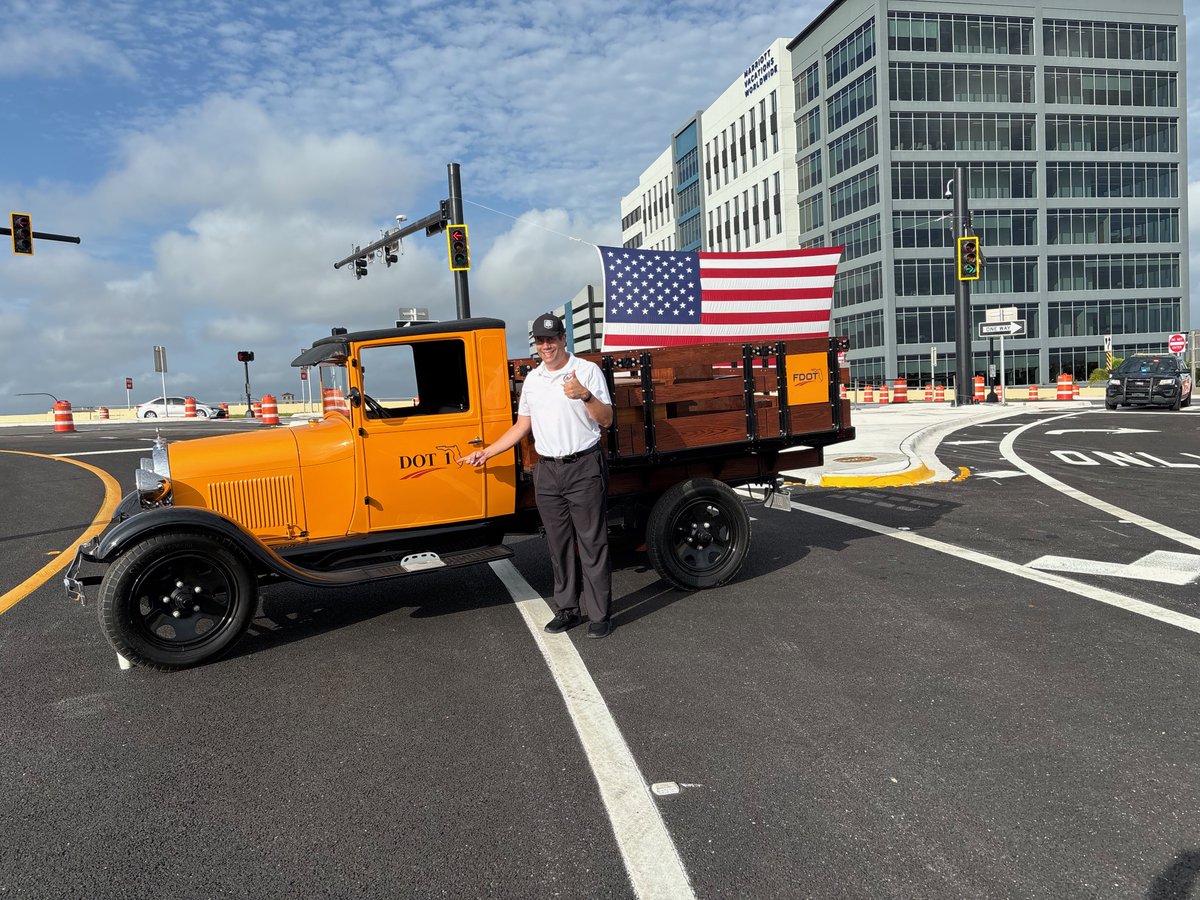 RepDarrenSoto's tweet image. During the 117th Congress, we helped secure $3.5B+ for the Beyond the I-4 Ultimate expansion through the American Rescue Plan & Infrastructure Law.
Last week, #TeamSoto was proud to attend the opening for the new I-4/Daryl Carter Parkway Interchange—a major milestone in…