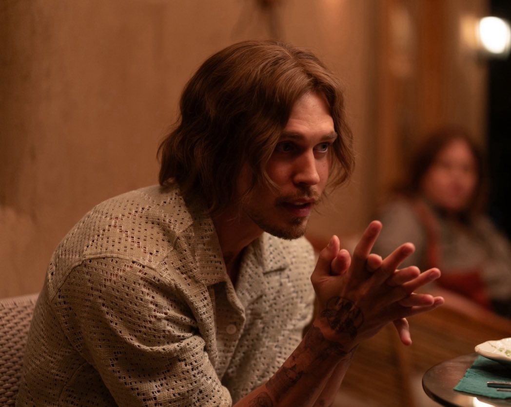 mrbrianrowe's tweet image. Absolutely crazy how little Emma Stone and Austin Butler are in Eddington. Felt like they came to visit the set one day and so Ari Aster decided to use them.