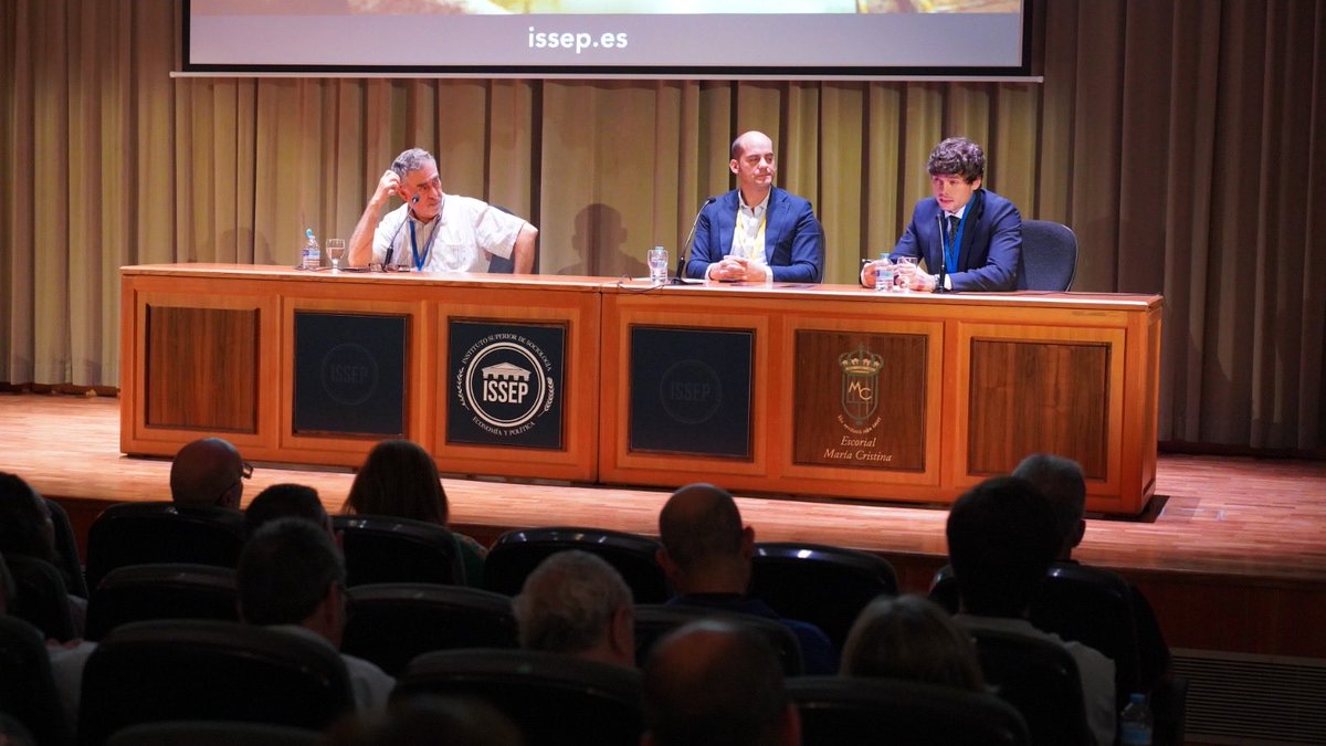_Marta_Castro's tweet image. La segunda jornada @IssepMadrid en El Escorial
De lo grande a lo pequeño…
De dónde venimos y adonde vamos…
Ponentes excepcionales!
Con ganas de más! Mañana!