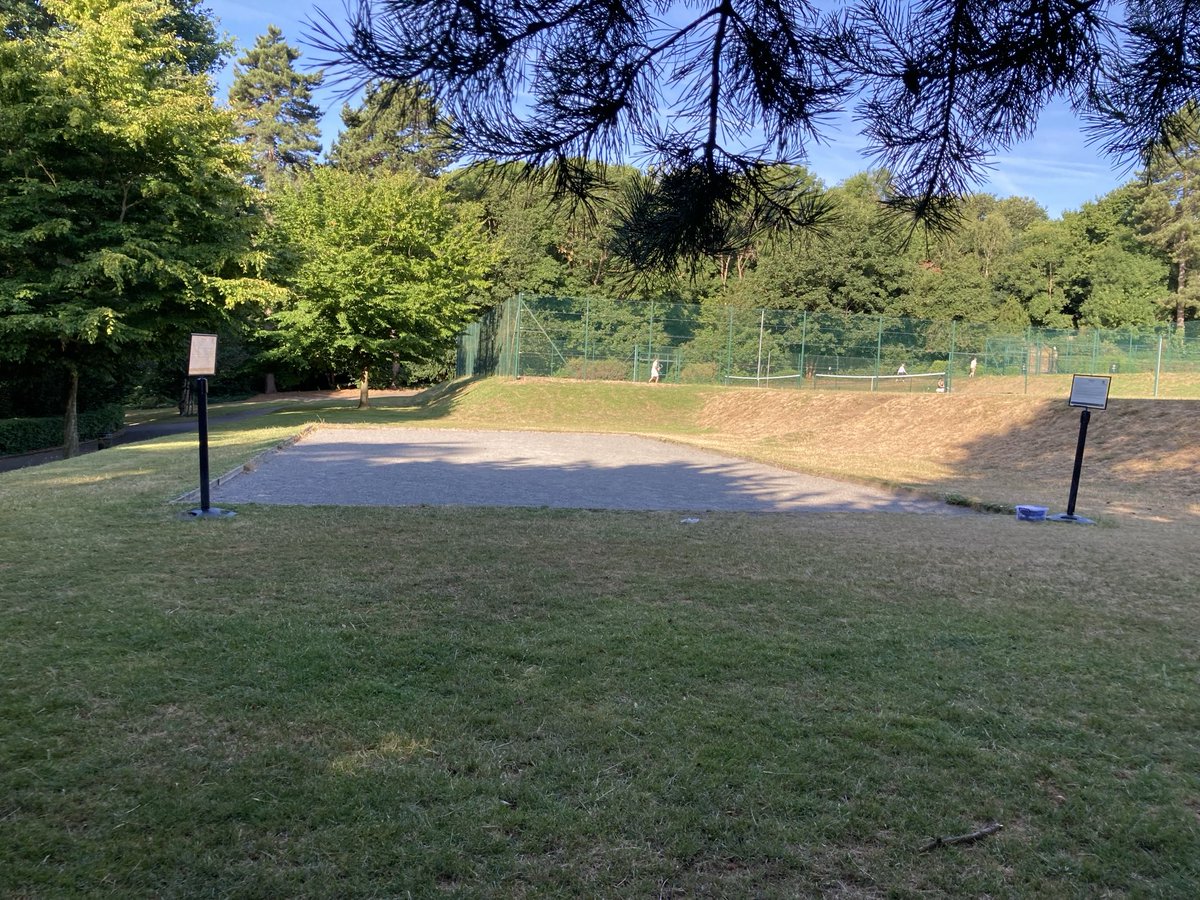 #petanque pitch awaits at Waterlow Park. Free use of boules. N’attendez-pas!