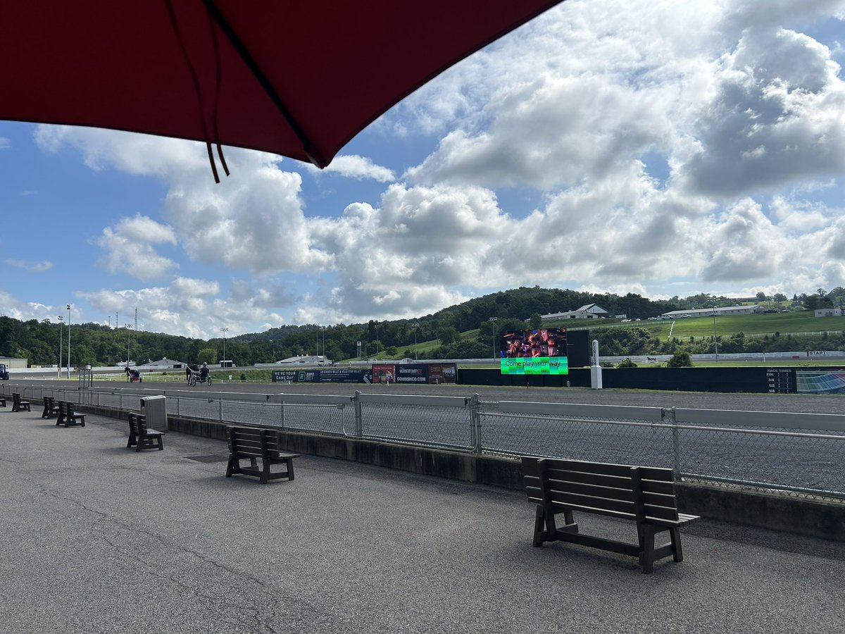 A nice peaceful morning spent watching some training here at the Meadows…first post time for today’s 12-race card including the two Eliminations for the 2025 Adios gets underway at 12:45 pm!